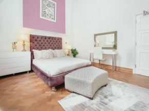Outstanding massive apartment with character